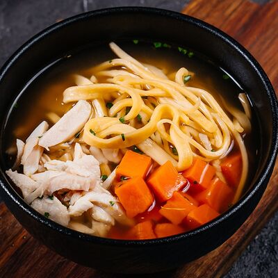 Куриный бульон с домашней лапшой в Пламя по цене 440 ₽