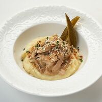 Чикенстроганов с картофельным кремомв Che cafe