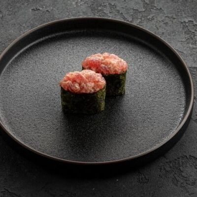 Острые суши Тунец в Вода & Еда по цене 350 ₽