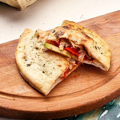 Кесадилья с курицей в Panificio по цене 260 ₽