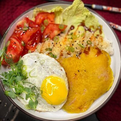 Жареный рис со свининой в Kirova street по цене 400 ₽