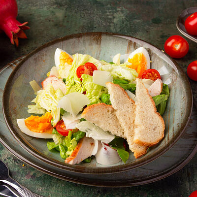 Салат Цезарь с курицей в Елки Холл по цене 299 ₽