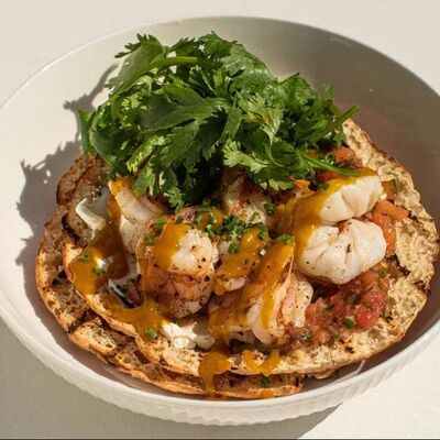 Креветки гриль с питой в Dizengof/99 по цене 1090 ₽