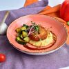 Куриная котлета, копченое пюре и битые огурцы в Самое популярное кафе по цене 650