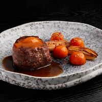 Филе-миньон, глазированная морковь, масло кимчи в Hedo