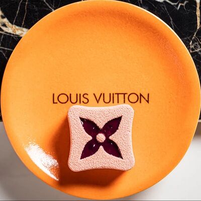 Цветок Louis Vuitton в Бибирево по цене 890 ₽