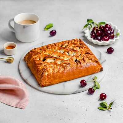 Пирог с вишней в Штолле по цене 2681 ₽