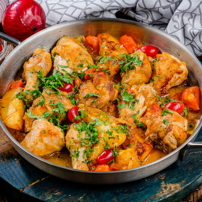 Цыпленок по традиционному азербайджанскому рецепту в Роял Палас по цене 450 ₽