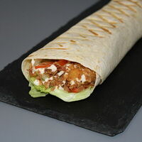 Цезарь ролл в тортильи в Chicken & Roll