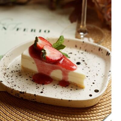 Чизкейк Нью-Йорк с клубничным кули в En Ferio по цене 500 ₽