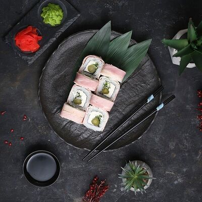 Рулет с беконом в Рыбин Гуд Sushi Premium по цене 770 ₽