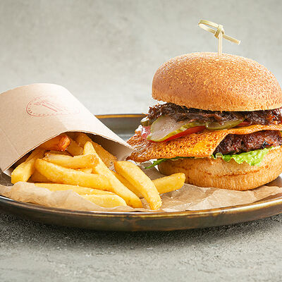 Бургер с жареным сыром и трюфельной картошкой в Склад 22 по цене 980