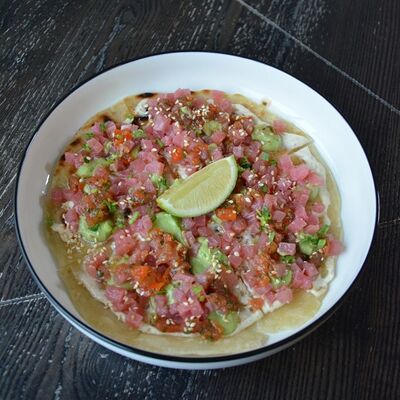 Роти с тартаром из тунца в Гости, бистро по цене 720 ₽