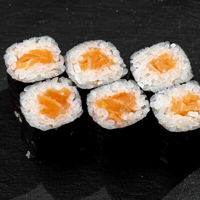 Ролл с лососем в Sushigo по цене 329 ₽