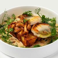 Судак с картофелем Анна и лисичками в Кофемания