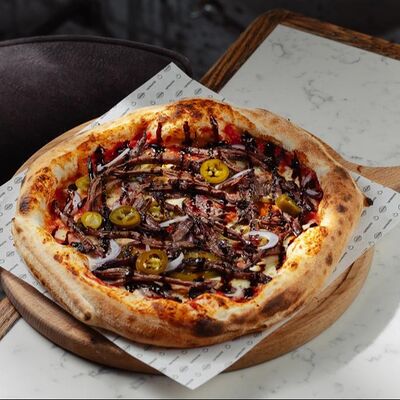 Пицца с брискетом в Pizzeria by Cheeseria по цене 1260 ₽