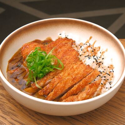 Японский карри с цыпленком Кацу в Лапса раменбар по цене 560 ₽