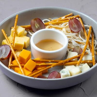 Сырная нарезка в Take IT EasyCentre по цене 630 ₽