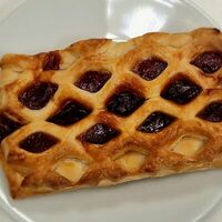 Слойка с клубникойв У Дашеньки
