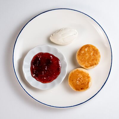 Сырники со сметаной и джемом в Алёнка по цене 390 ₽