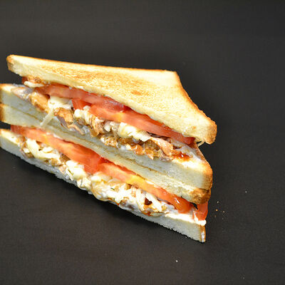 Сэндвич с курицей и сыром в Food hunter по цене 264 ₽