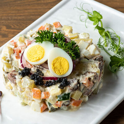 Салат Оливье с говядиной доставка в Еда Да по цене 350 ₽