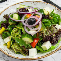 Салат Греческий в Гриль-бар Draft