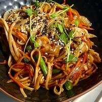 Wok с лососем в Filippe