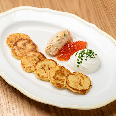 Фрителли из кабачка с риетом из лосося и красной икройв Olio по цене 990 ₽