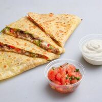 Кесадилья Чили Кон Карне в Uno Dos Tacos!