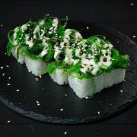 Ролл унаги с чукой в Pho ma
