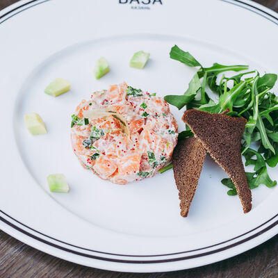 Фирменный Тар-тар из лосося в БАЗА по цене 850 ₽