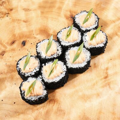 Ролл с лососем и крабом под соусом спайси в Sushi Лавка по цене 349 ₽