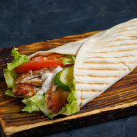 В пите шаурма куриная в Black Grill House