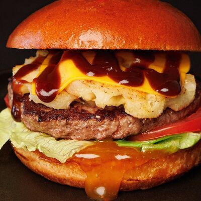 РогБургер с ананасом в Rogulevs Burgers по цене 870 ₽