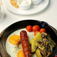 Английский завтракв Стейк & Эггс