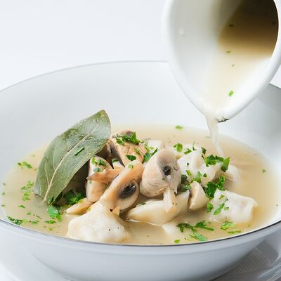 Пельмени с олениной в грибном бульоне в Cafeshion по цене 720 ₽