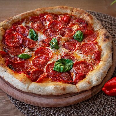 Пицца Пеперони с медом в Дачные сезоны по цене 960 ₽
