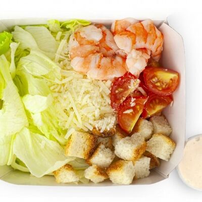 Салат Цезарь с креветкой в Каратэ Суши по цене 615 ₽