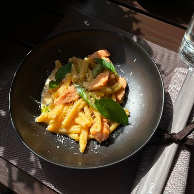 Казаречче с лососем и спаржей в W - cocktails & food по цене 1130 ₽