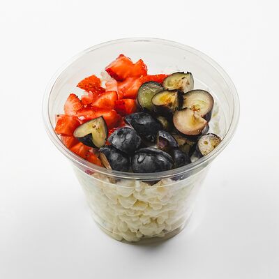 Творог с ягодами в Traveler's Coffee по цене 459 ₽