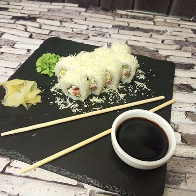 Ролл Цезарь 8 шт в Sushi & Pizza Pirogovo по цене 340 ₽