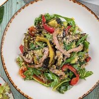 Салат с языком и овощами грильв Кавказ