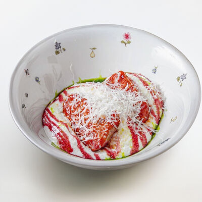 Говядина с пармезаном и карамелью из портвейна в Ava bistro по цене 1290 ₽