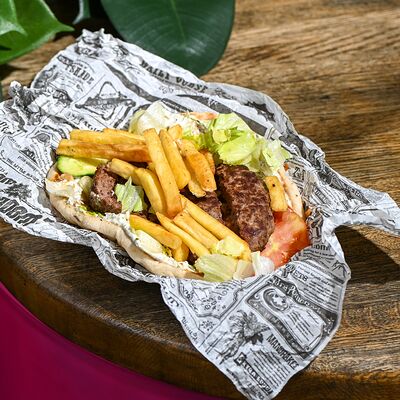 Гирос по-гречески с говядиной в Контейнер по цене 750 ₽