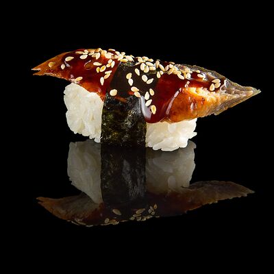 Суши с угрем в Вкус и лосось по цене 135
