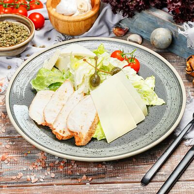 Салат Цезарь с курицей в Геленджик по цене 720 ₽
