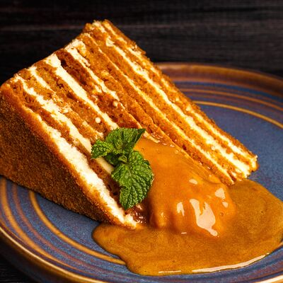 Медово-сметанный торт в Good Company по цене 390 ₽