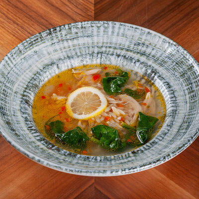 Греческий куриный с пастой Орзо и шпинатом в L.Е.S. по цене 380 ₽