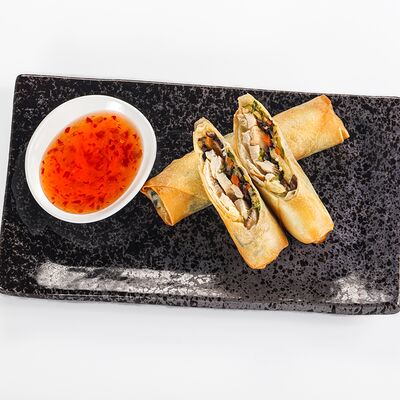 Спринг-роллы с курицей в RollWok club по цене 269 ₽